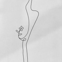 La-fleur-lor-femme-femmes-du-monde-laure-simoneau-sculpture-fil-de-fer-wire-art-artwork-paris-oneline-atelierlor-esthetique-fildeferiste-shadow-musee-maillol-giacometti