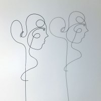 Lucie-ombre-lor-femme-laure-simoneau-sculpture-fil-de-fer-wire-art-artwork-paris-oneline-atelierlor-esthetique-geisha-fildeferiste-shadow