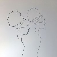 femmes-d-Afriqiue-3-2-lor-femme-laure-simoneau-sculpture-fil-de-fer-wire-art-artwork-paris-oneline-atelierlor-esthetique-geisha-fildeferiste-shadow