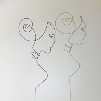 femmes-d-Afriqiue-4-2-lor-femme-laure-simoneau-sculpture-fil-de-fer-wire-art-artwork-paris-oneline-atelierlor-esthetique-geisha-fildeferiste-shadow