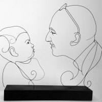 oscar-et-frank-oscar-ombre-Laure -simoneau-portrait-commande-sculpture-fil-de-fer-lor-couple-pere-fils-sur-mesure-art-wire-request